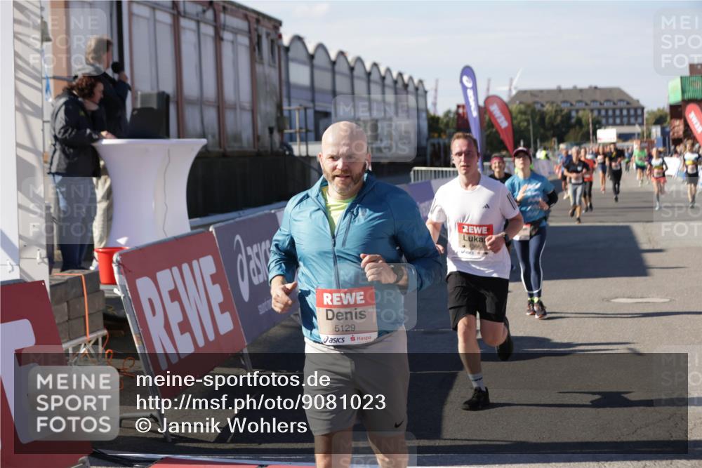 03.10.2025 - Köhlbrandbrückenlauf Jannik Wohlers http://msf.ph/oto/9081023 03.10.2025 13:17:58 Ziel 4333, 4366, 4682, 4829, 4950, 5129, 5168, 5685, 5917, 6153, 6435, 6485, 6633, 6634 meine-sportfotos.de