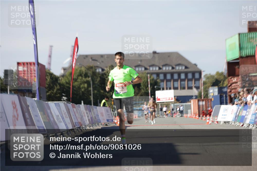 03.10.2025 - Köhlbrandbrückenlauf Jannik Wohlers http://msf.ph/oto/9081026 03.10.2025 12:50:35 Ziel 6248 meine-sportfotos.de