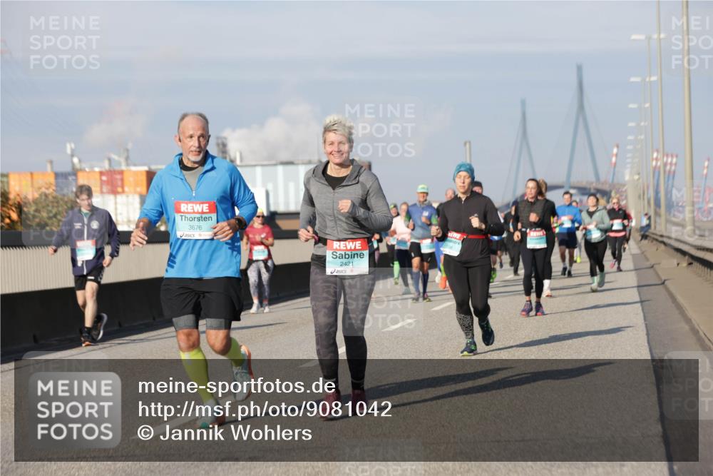 03.10.2025 - Köhlbrandbrückenlauf Jannik Wohlers http://msf.ph/oto/9081042 03.10.2025 10:02:13 Position 3 3676, 2421 meine-sportfotos.de