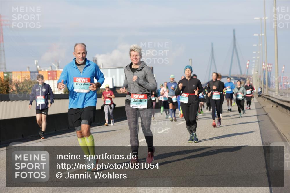 03.10.2025 - Köhlbrandbrückenlauf Jannik Wohlers http://msf.ph/oto/9081054 03.10.2025 10:02:13 Position 3 3676, 2421, 1538 meine-sportfotos.de