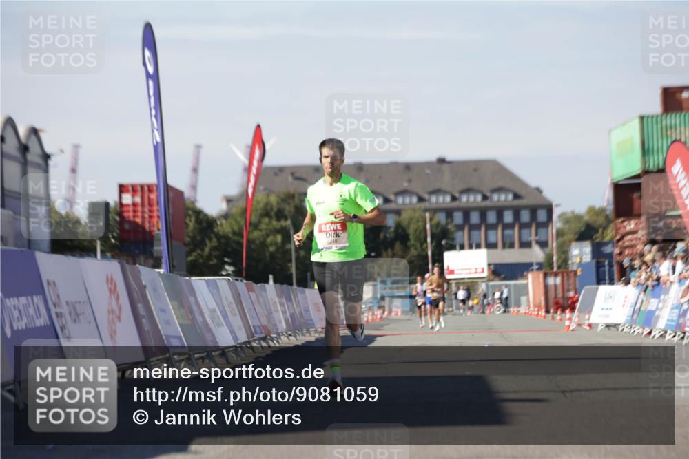 03.10.2025 - Köhlbrandbrückenlauf Jannik Wohlers http://msf.ph/oto/9081059 03.10.2025 12:50:35 Ziel 6248 meine-sportfotos.de