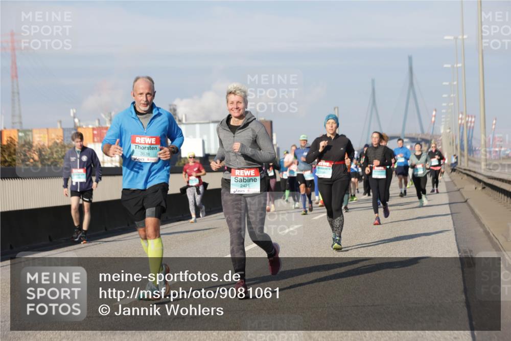 03.10.2025 - Köhlbrandbrückenlauf Jannik Wohlers http://msf.ph/oto/9081061 03.10.2025 10:02:13 Position 3 3676, 2421, 1538 meine-sportfotos.de