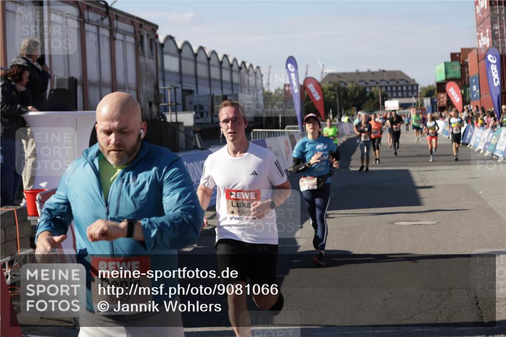 03.10.2025 - Köhlbrandbrückenlauf Jannik Wohlers http://msf.ph/oto/9081066 03.10.2025 13:17:59 Ziel 4333, 4366, 4682, 4829, 4950, 5129, 6153, 6435, 6633, 6634 meine-sportfotos.de