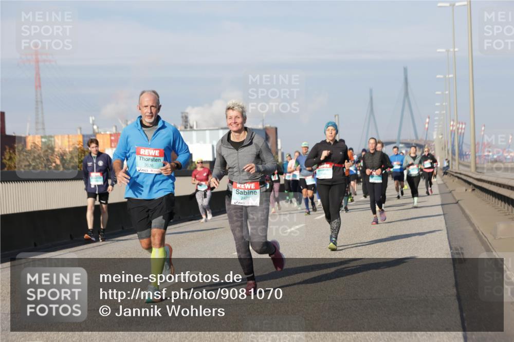 03.10.2025 - Köhlbrandbrückenlauf Jannik Wohlers http://msf.ph/oto/9081070 03.10.2025 10:02:13 Position 3 3676, 2421, 6 meine-sportfotos.de