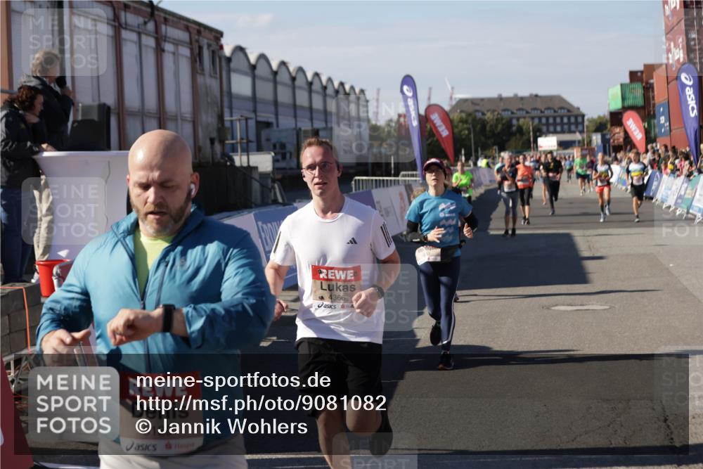 03.10.2025 - Köhlbrandbrückenlauf Jannik Wohlers http://msf.ph/oto/9081082 03.10.2025 13:17:59 Ziel 4333, 4366, 4682, 4829, 4950, 5129, 6153, 6435, 6633, 6634 meine-sportfotos.de