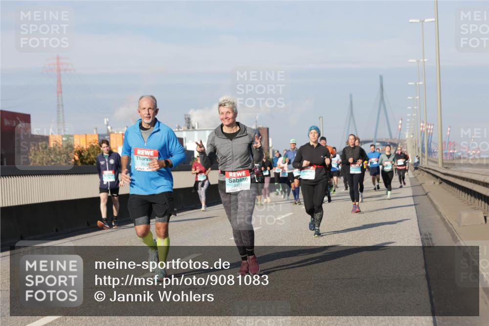 03.10.2025 - Köhlbrandbrückenlauf Jannik Wohlers http://msf.ph/oto/9081083 03.10.2025 10:02:14 Position 3 3676, 2421 meine-sportfotos.de