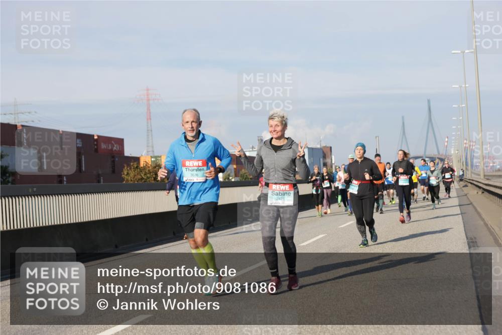 03.10.2025 - Köhlbrandbrückenlauf Jannik Wohlers http://msf.ph/oto/9081086 03.10.2025 10:02:14 Position 3 3676, 2421 meine-sportfotos.de