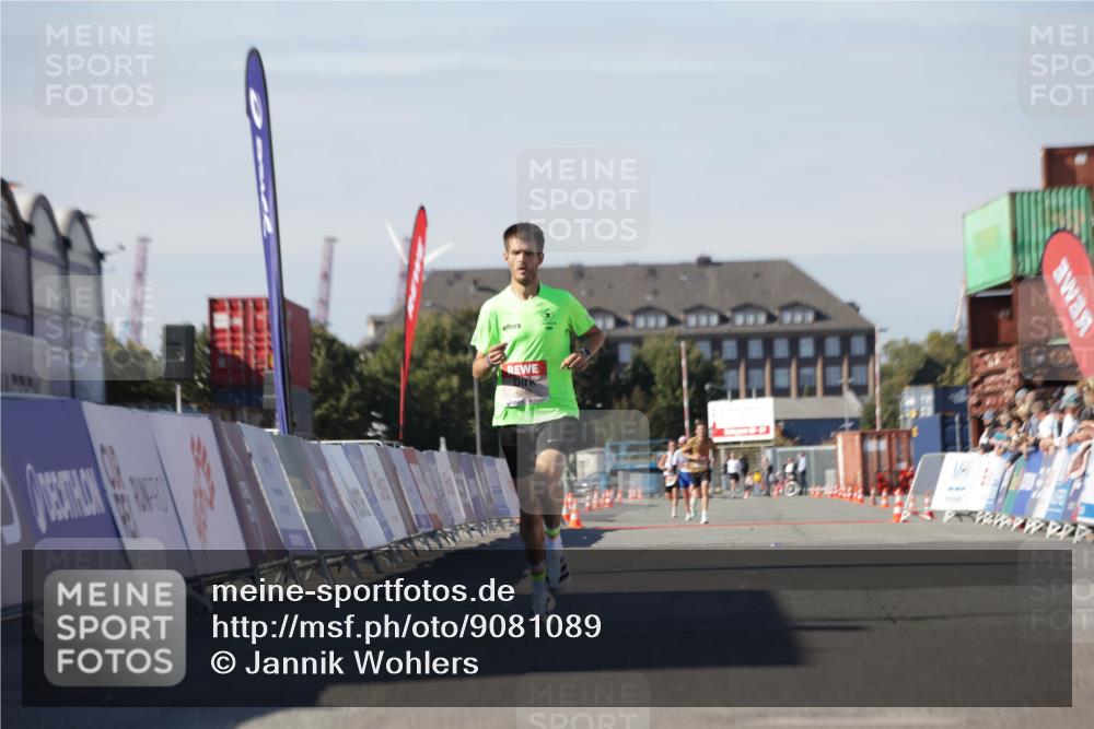 03.10.2025 - Köhlbrandbrückenlauf Jannik Wohlers http://msf.ph/oto/9081089 03.10.2025 12:50:35 Ziel 6248 meine-sportfotos.de