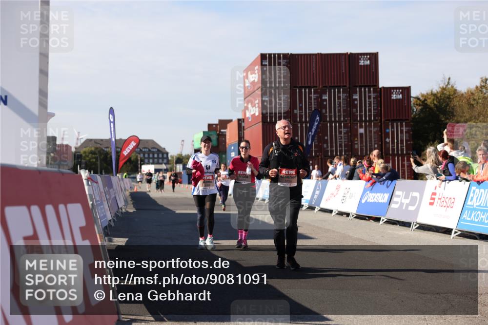03.10.2025 - Köhlbrandbrückenlauf Lena Gebhardt http://msf.ph/oto/9081091 03.10.2025 13:46:47 Ziel 5275, 5388, 5759 meine-sportfotos.de