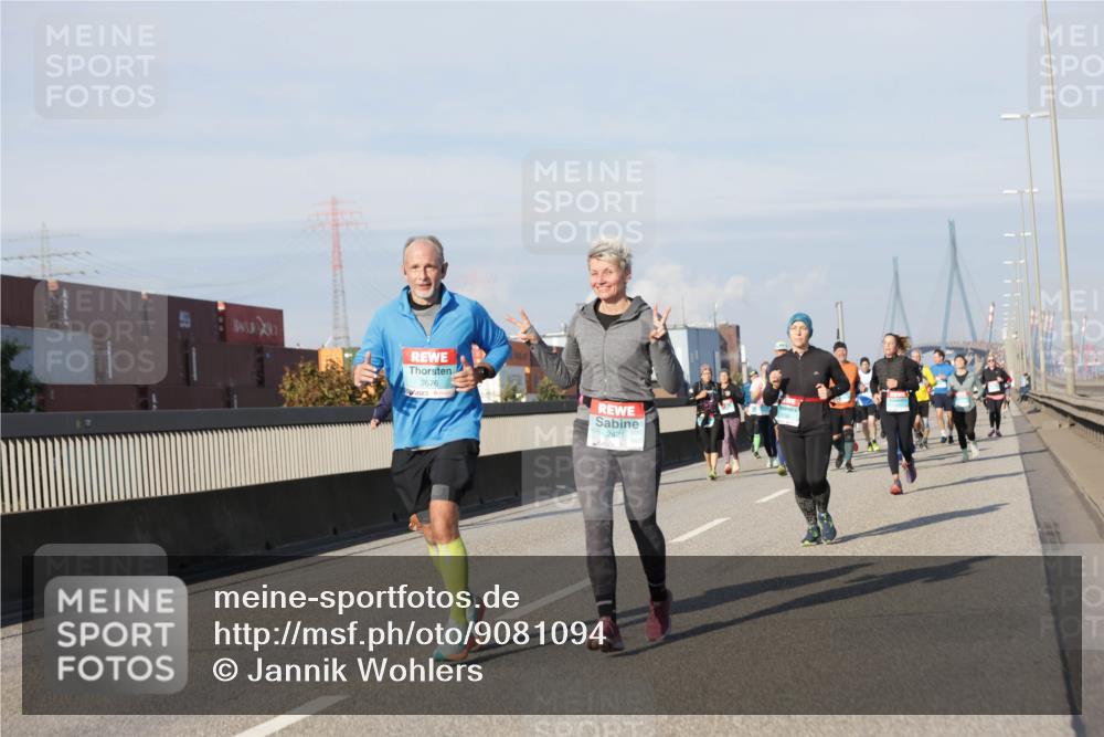 03.10.2025 - Köhlbrandbrückenlauf Jannik Wohlers http://msf.ph/oto/9081094 03.10.2025 10:02:14 Position 3 3676, 2421 meine-sportfotos.de