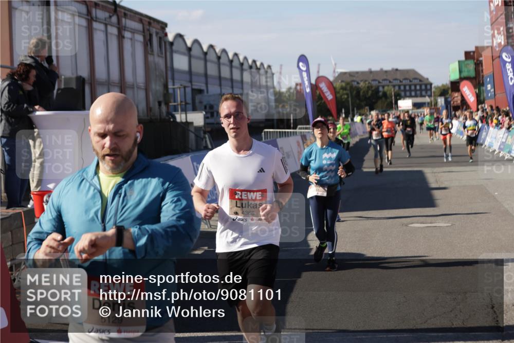 03.10.2025 - Köhlbrandbrückenlauf Jannik Wohlers http://msf.ph/oto/9081101 03.10.2025 13:17:59 Ziel 4333, 4366, 4682, 4829, 4950, 5129, 6153, 6435, 6633, 6634 meine-sportfotos.de
