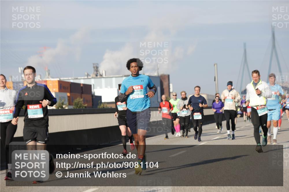 03.10.2025 - Köhlbrandbrückenlauf Jannik Wohlers http://msf.ph/oto/9081104 03.10.2025 09:54:28 Position 3 3808, 3123, 1229 meine-sportfotos.de
