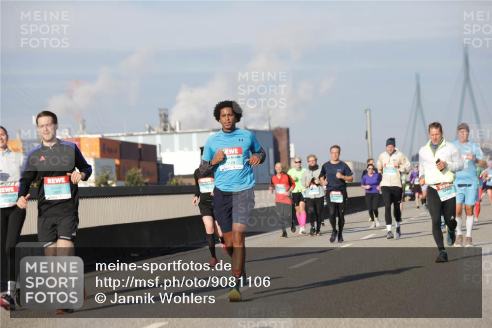 03.10.2025 - Köhlbrandbrückenlauf Jannik Wohlers http://msf.ph/oto/9081106 03.10.2025 09:54:28 Position 3 1229, 3808, 3123 meine-sportfotos.de