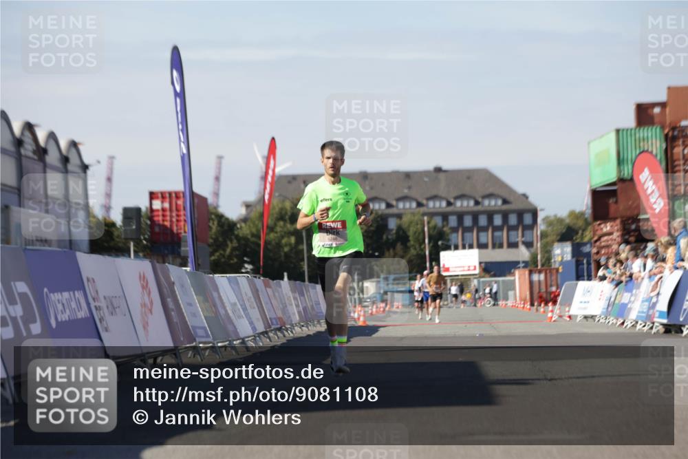 03.10.2025 - Köhlbrandbrückenlauf Jannik Wohlers http://msf.ph/oto/9081108 03.10.2025 12:50:35 Ziel 6248 meine-sportfotos.de