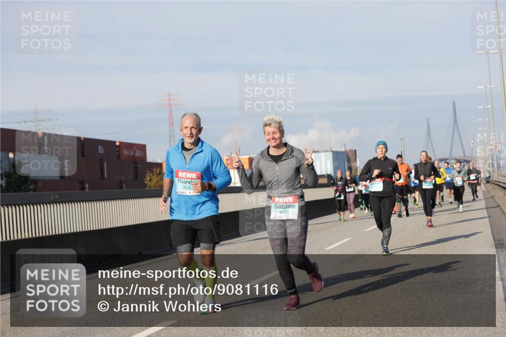 03.10.2025 - Köhlbrandbrückenlauf Jannik Wohlers http://msf.ph/oto/9081116 03.10.2025 10:02:14 Position 3 3676, 2421 meine-sportfotos.de