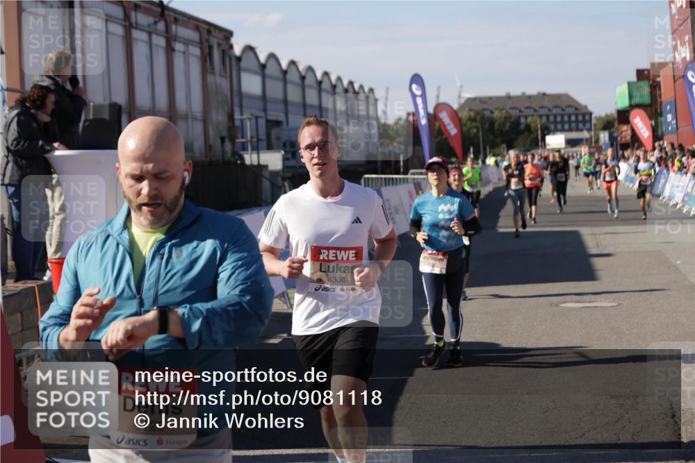 03.10.2025 - Köhlbrandbrückenlauf Jannik Wohlers http://msf.ph/oto/9081118 03.10.2025 13:17:59 Ziel 4333, 4366, 4682, 4829, 4950, 5129, 6153, 6435, 6633, 6634 meine-sportfotos.de