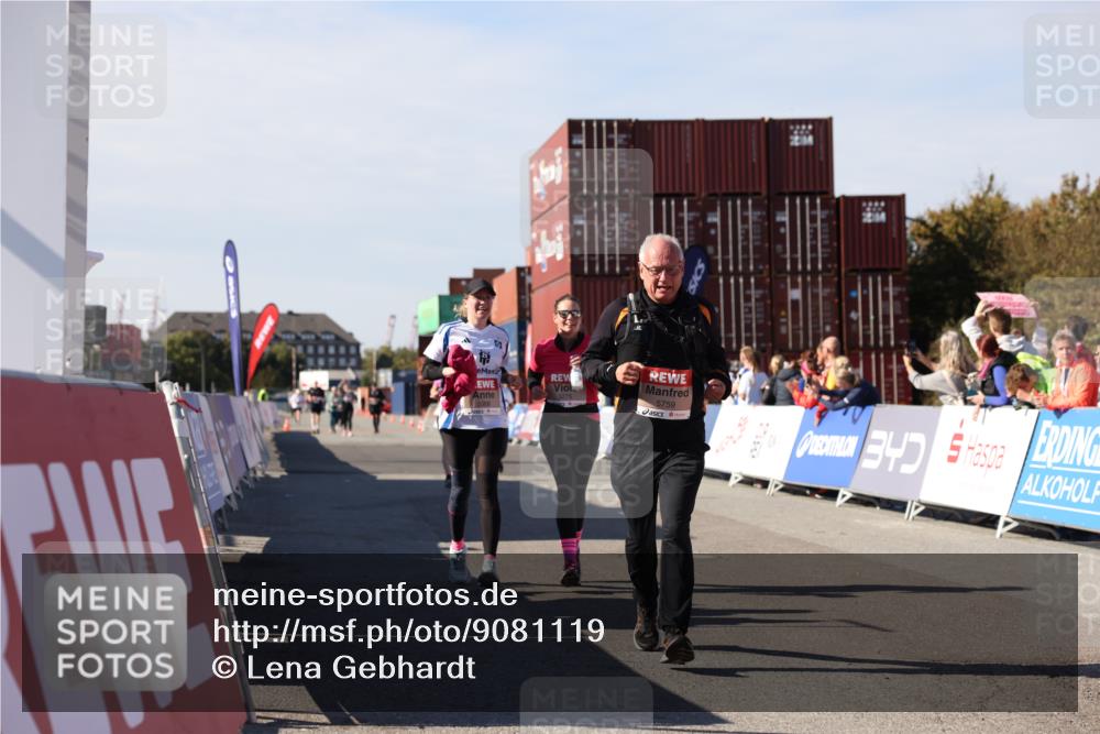 03.10.2025 - Köhlbrandbrückenlauf Lena Gebhardt http://msf.ph/oto/9081119 03.10.2025 13:46:48 Ziel 5275, 5372, 5388, 5759 meine-sportfotos.de