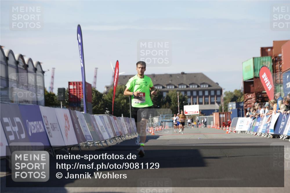 03.10.2025 - Köhlbrandbrückenlauf Jannik Wohlers http://msf.ph/oto/9081129 03.10.2025 12:50:35 Ziel 6248 meine-sportfotos.de