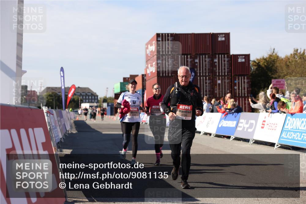 03.10.2025 - Köhlbrandbrückenlauf Lena Gebhardt http://msf.ph/oto/9081135 03.10.2025 13:46:48 Ziel 5275, 5372, 5388, 5759 meine-sportfotos.de