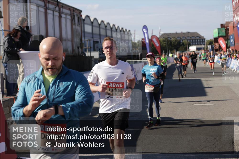 03.10.2025 - Köhlbrandbrückenlauf Jannik Wohlers http://msf.ph/oto/9081138 03.10.2025 13:17:59 Ziel 4333, 4366, 4682, 4829, 4950, 5129, 6153, 6435, 6633, 6634 meine-sportfotos.de