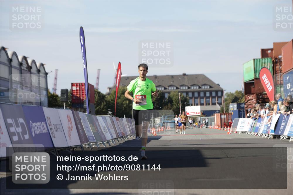 03.10.2025 - Köhlbrandbrückenlauf Jannik Wohlers http://msf.ph/oto/9081144 03.10.2025 12:50:36 Ziel 6248 meine-sportfotos.de