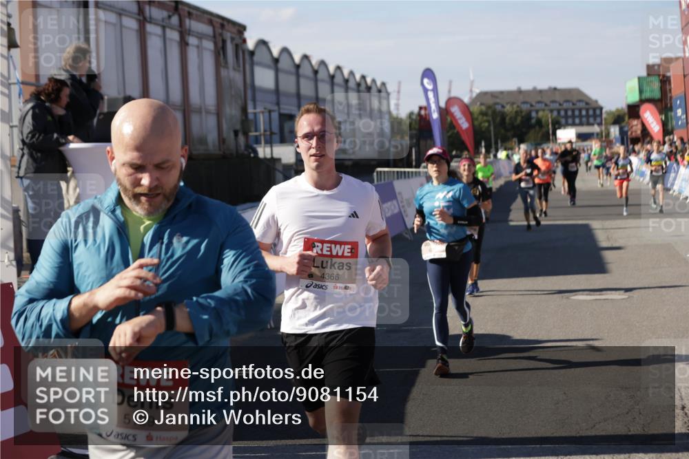 03.10.2025 - Köhlbrandbrückenlauf Jannik Wohlers http://msf.ph/oto/9081154 03.10.2025 13:17:59 Ziel 4333, 4366, 4682, 4829, 4950, 5129, 6153, 6435, 6633, 6634 meine-sportfotos.de