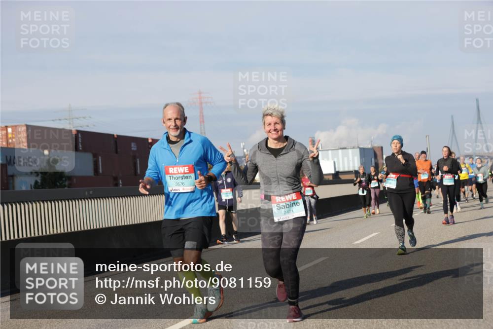 03.10.2025 - Köhlbrandbrückenlauf Jannik Wohlers http://msf.ph/oto/9081159 03.10.2025 10:02:15 Position 3 3676, 2421 meine-sportfotos.de