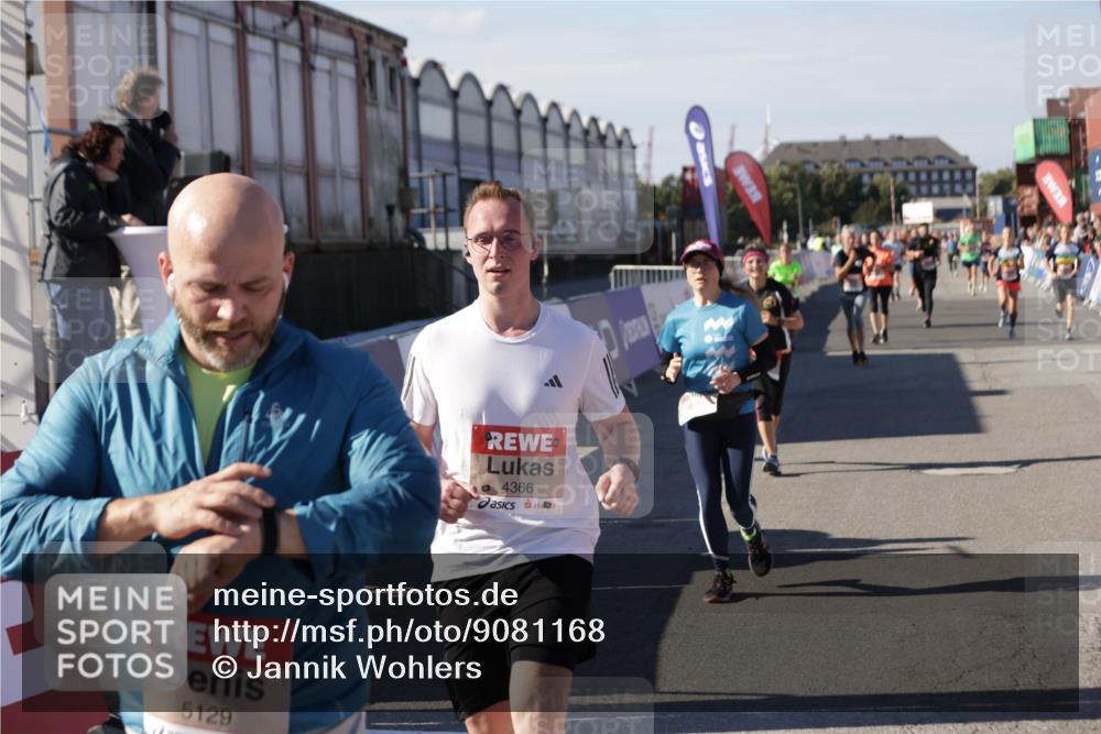 03.10.2025 - Köhlbrandbrückenlauf Jannik Wohlers http://msf.ph/oto/9081168 03.10.2025 13:17:59 Ziel 4333, 4366, 4682, 4829, 4950, 5129, 6153, 6435, 6633, 6634 meine-sportfotos.de