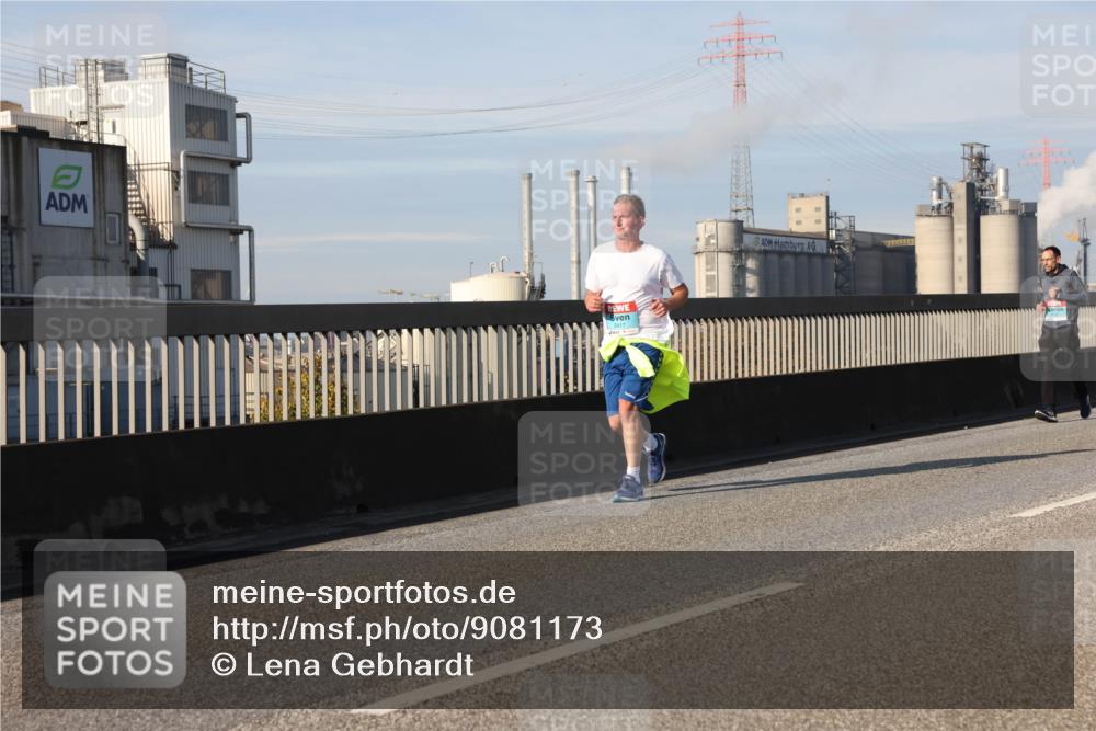 03.10.2025 - Köhlbrandbrückenlauf Lena Gebhardt http://msf.ph/oto/9081173 03.10.2025 10:04:09 Position 2  meine-sportfotos.de