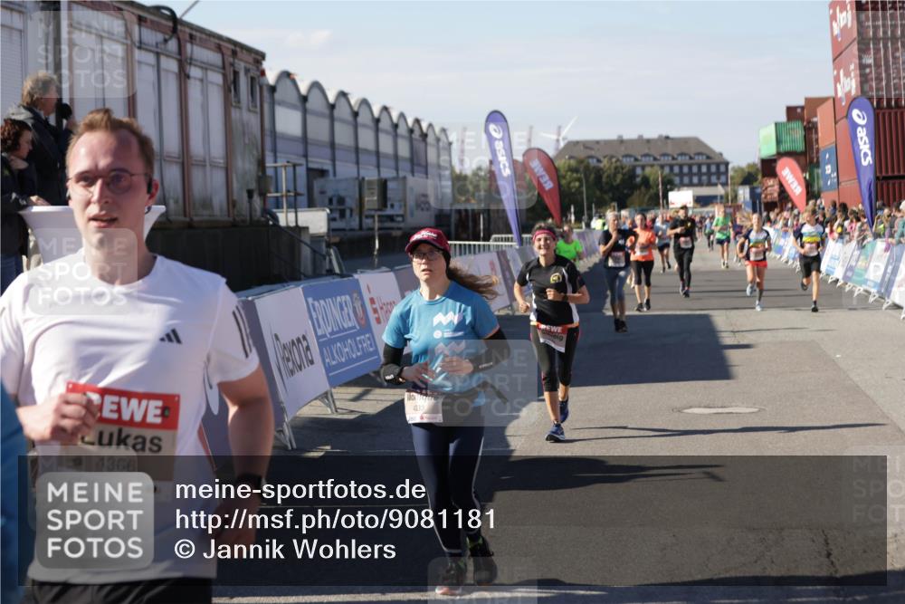 03.10.2025 - Köhlbrandbrückenlauf Jannik Wohlers http://msf.ph/oto/9081181 03.10.2025 13:18:00 Ziel 4333, 4366, 4620, 4682, 4950, 5129, 6153, 6326, 6435, 6633, 6634 meine-sportfotos.de