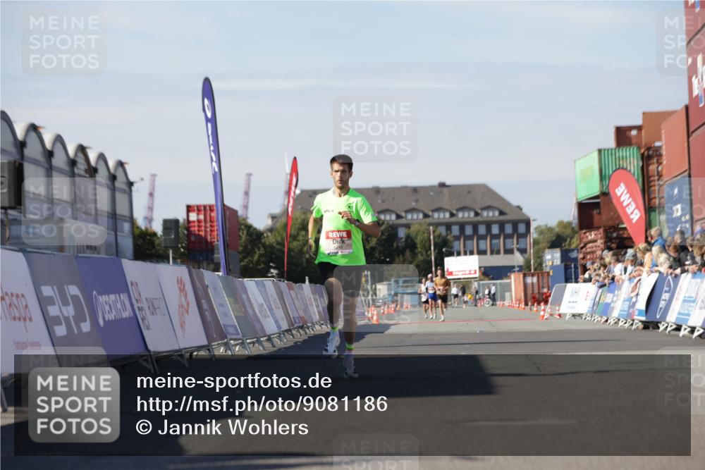 03.10.2025 - Köhlbrandbrückenlauf Jannik Wohlers http://msf.ph/oto/9081186 03.10.2025 12:50:36 Ziel 6248 meine-sportfotos.de