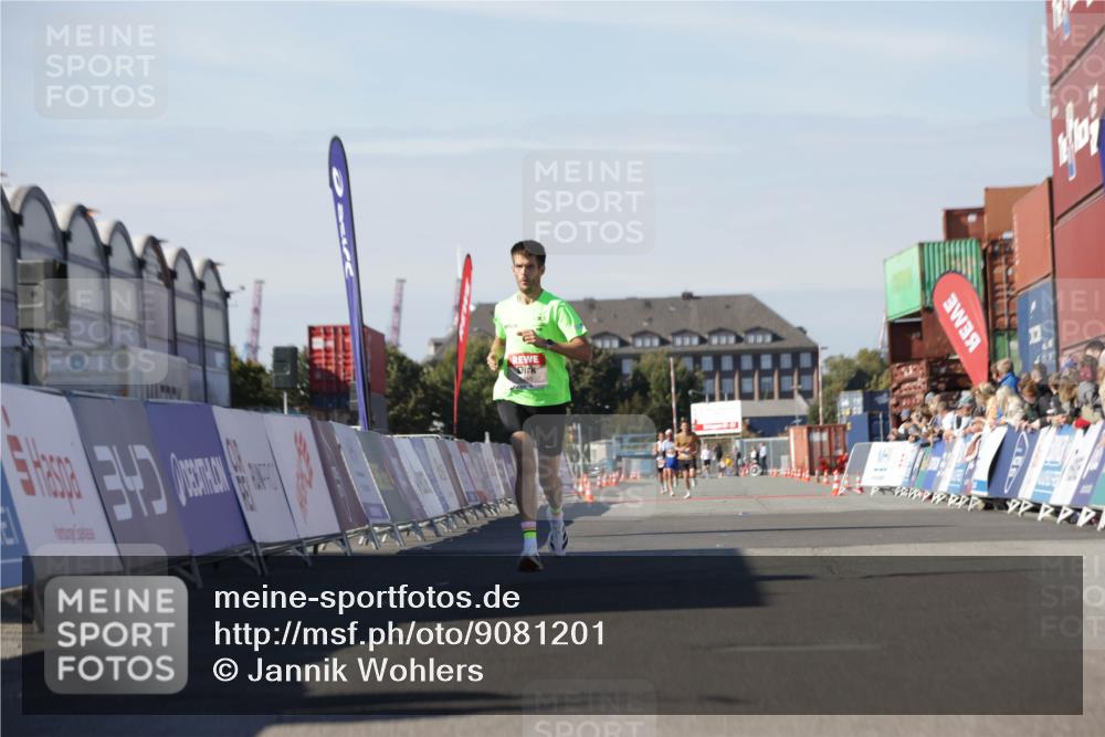 03.10.2025 - Köhlbrandbrückenlauf Jannik Wohlers http://msf.ph/oto/9081201 03.10.2025 12:50:36 Ziel 6248 meine-sportfotos.de