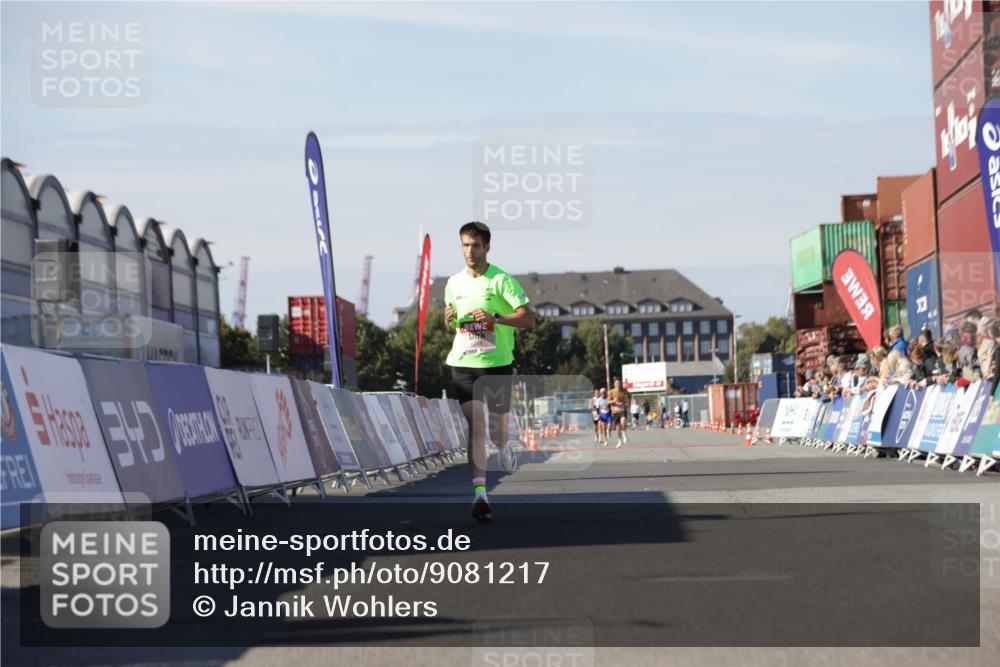 03.10.2025 - Köhlbrandbrückenlauf Jannik Wohlers http://msf.ph/oto/9081217 03.10.2025 12:50:36 Ziel 6248 meine-sportfotos.de