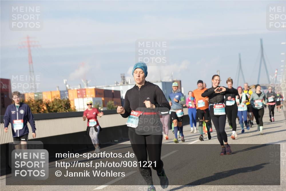 03.10.2025 - Köhlbrandbrückenlauf Jannik Wohlers http://msf.ph/oto/9081221 03.10.2025 10:02:16 Position 3 1538, 1615 meine-sportfotos.de