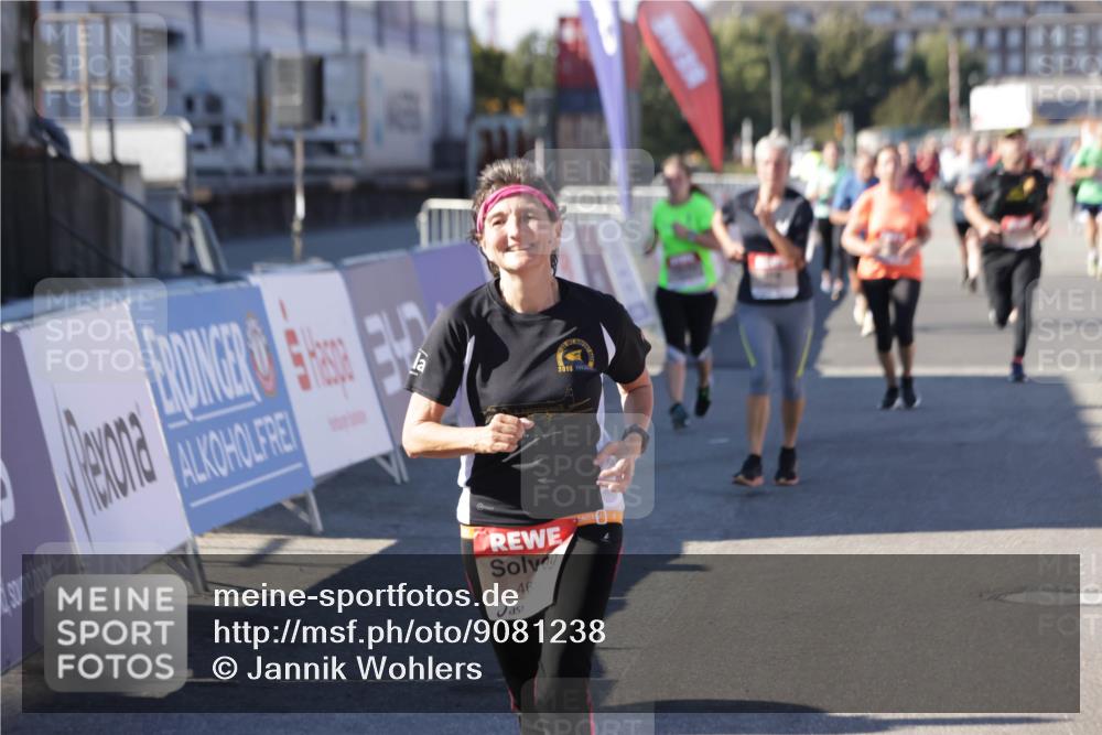 03.10.2025 - Köhlbrandbrückenlauf Jannik Wohlers http://msf.ph/oto/9081238 03.10.2025 13:18:01 Ziel 4333, 4366, 4620, 4682, 4950, 5129, 5209, 6153, 6326, 6435, 6633, 6634 meine-sportfotos.de