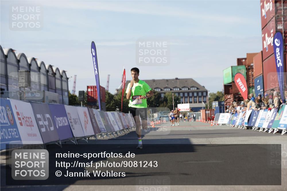 03.10.2025 - Köhlbrandbrückenlauf Jannik Wohlers http://msf.ph/oto/9081243 03.10.2025 12:50:36 Ziel 6248 meine-sportfotos.de