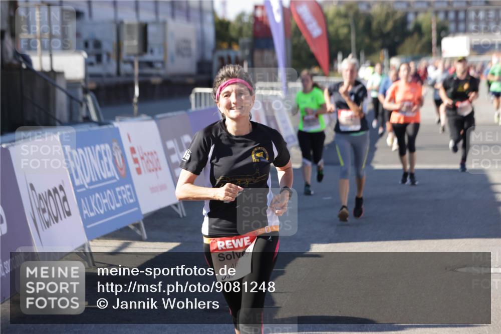 03.10.2025 - Köhlbrandbrückenlauf Jannik Wohlers http://msf.ph/oto/9081248 03.10.2025 13:18:01 Ziel 4333, 4366, 4620, 4682, 4950, 5129, 5209, 6153, 6326, 6435, 6633, 6634 meine-sportfotos.de