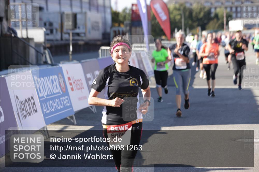 03.10.2025 - Köhlbrandbrückenlauf Jannik Wohlers http://msf.ph/oto/9081263 03.10.2025 13:18:02 Ziel 4333, 4366, 4620, 4682, 4950, 5129, 5209, 6153, 6326, 6435, 6633, 6634 meine-sportfotos.de
