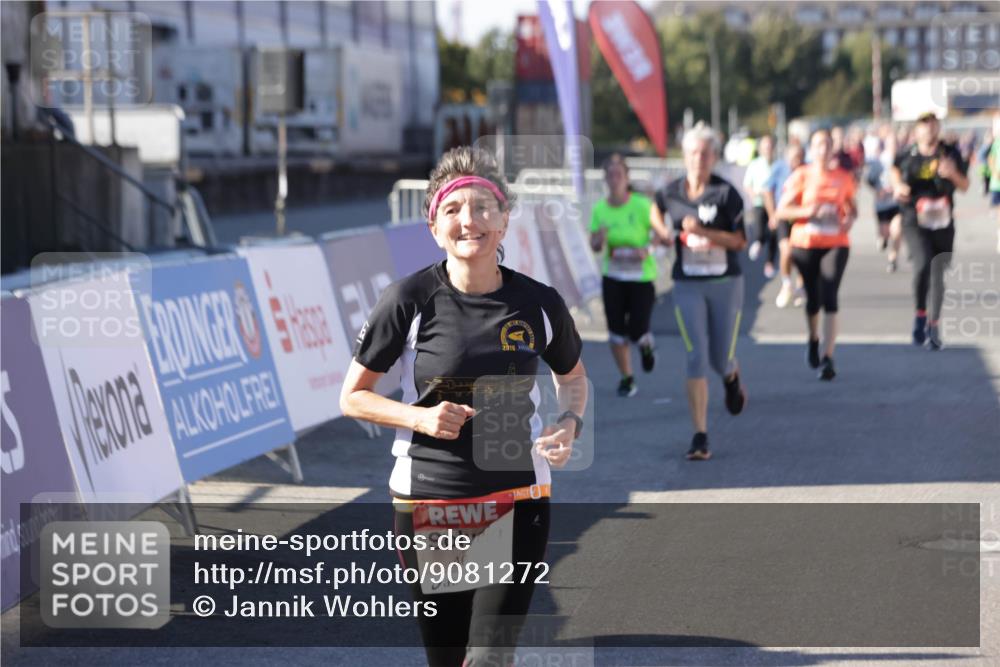03.10.2025 - Köhlbrandbrückenlauf Jannik Wohlers http://msf.ph/oto/9081272 03.10.2025 13:18:02 Ziel 4333, 4366, 4620, 4682, 4950, 5129, 5209, 6153, 6326, 6435, 6633, 6634 meine-sportfotos.de