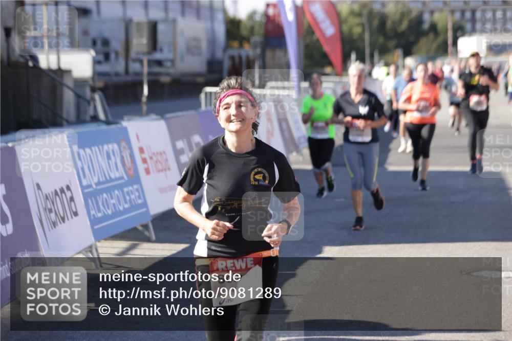 03.10.2025 - Köhlbrandbrückenlauf Jannik Wohlers http://msf.ph/oto/9081289 03.10.2025 13:18:02 Ziel 4333, 4366, 4620, 4682, 4950, 5129, 5209, 6153, 6326, 6435, 6633, 6634 meine-sportfotos.de