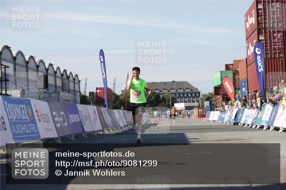 03.10.2025 - Köhlbrandbrückenlauf Jannik Wohlers http://msf.ph/oto/9081299 03.10.2025 12:50:36 Ziel 6248 meine-sportfotos.de