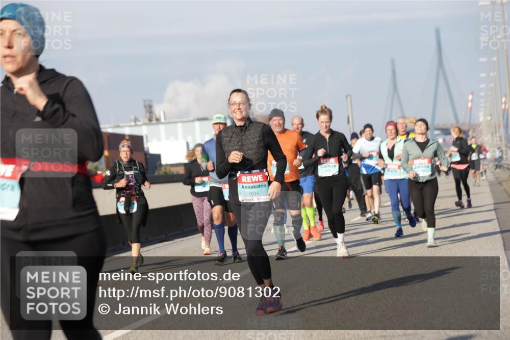 03.10.2025 - Köhlbrandbrückenlauf Jannik Wohlers http://msf.ph/oto/9081302 03.10.2025 10:02:18 Position 3 1615, 2051 meine-sportfotos.de