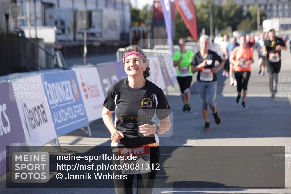 03.10.2025 - Köhlbrandbrückenlauf Jannik Wohlers http://msf.ph/oto/9081312 03.10.2025 13:18:02 Ziel 4333, 4366, 4620, 4682, 4950, 5129, 5209, 6153, 6326, 6435, 6633, 6634 meine-sportfotos.de