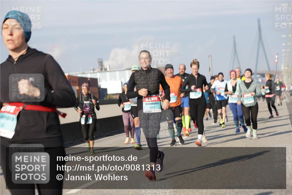 03.10.2025 - Köhlbrandbrückenlauf Jannik Wohlers http://msf.ph/oto/9081313 03.10.2025 10:02:18 Position 3 38, 1615, 1479 meine-sportfotos.de