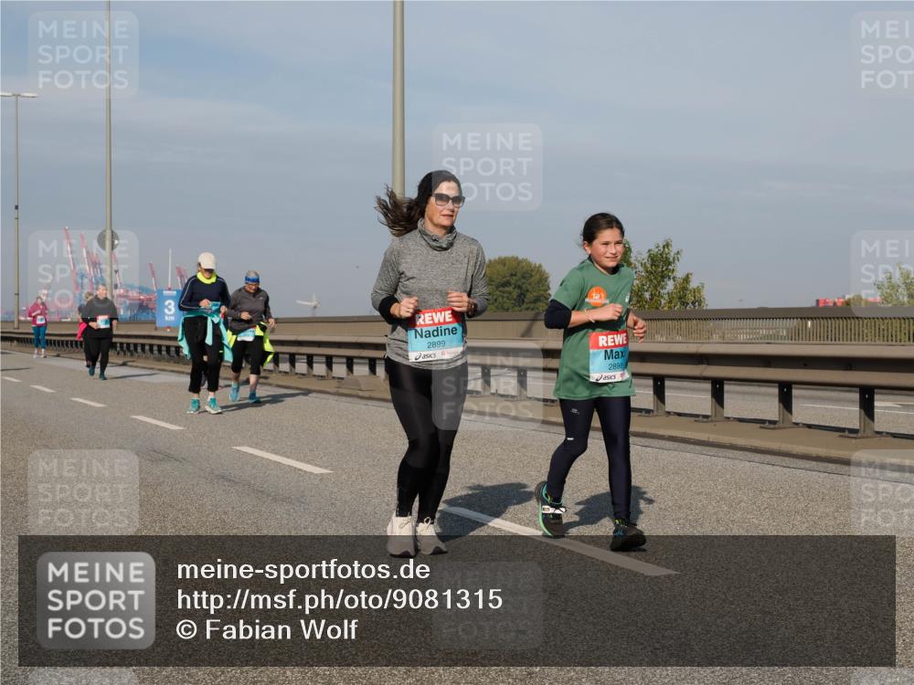 03.10.2025 - Köhlbrandbrückenlauf Fabian Wolf http://msf.ph/oto/9081315 03.10.2025 10:17:55 Position 3 3, 2899, 2898 meine-sportfotos.de