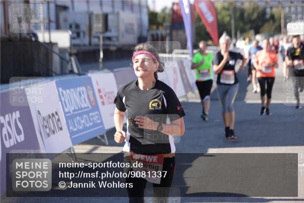 03.10.2025 - Köhlbrandbrückenlauf Jannik Wohlers http://msf.ph/oto/9081337 03.10.2025 13:18:02 Ziel 4333, 4366, 4620, 4682, 4950, 5129, 5209, 6153, 6326, 6435, 6633, 6634 meine-sportfotos.de