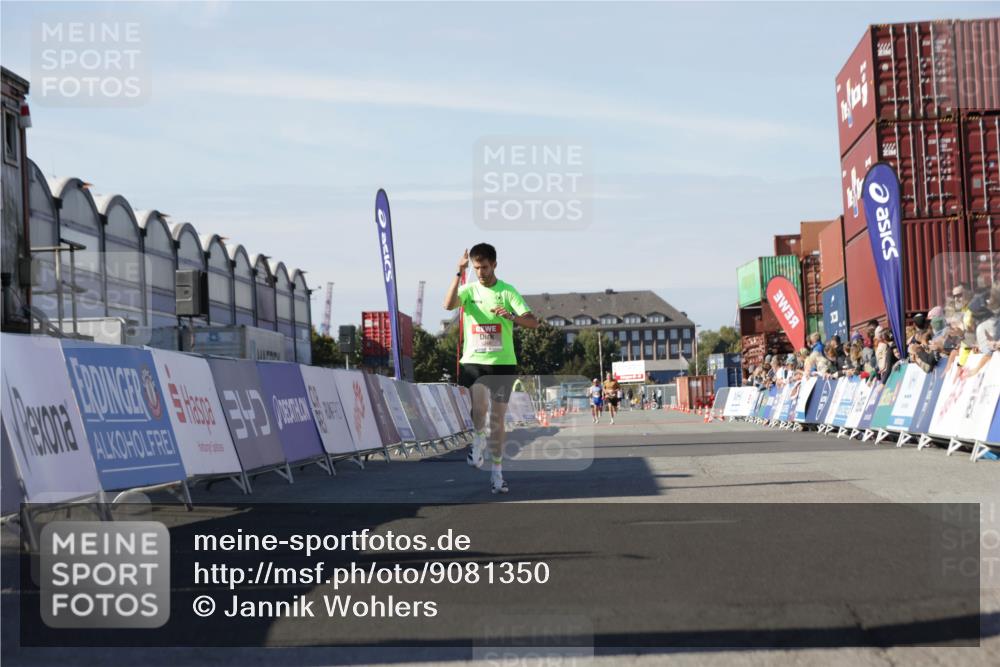 03.10.2025 - Köhlbrandbrückenlauf Jannik Wohlers http://msf.ph/oto/9081350 03.10.2025 12:50:36 Ziel 6248 meine-sportfotos.de