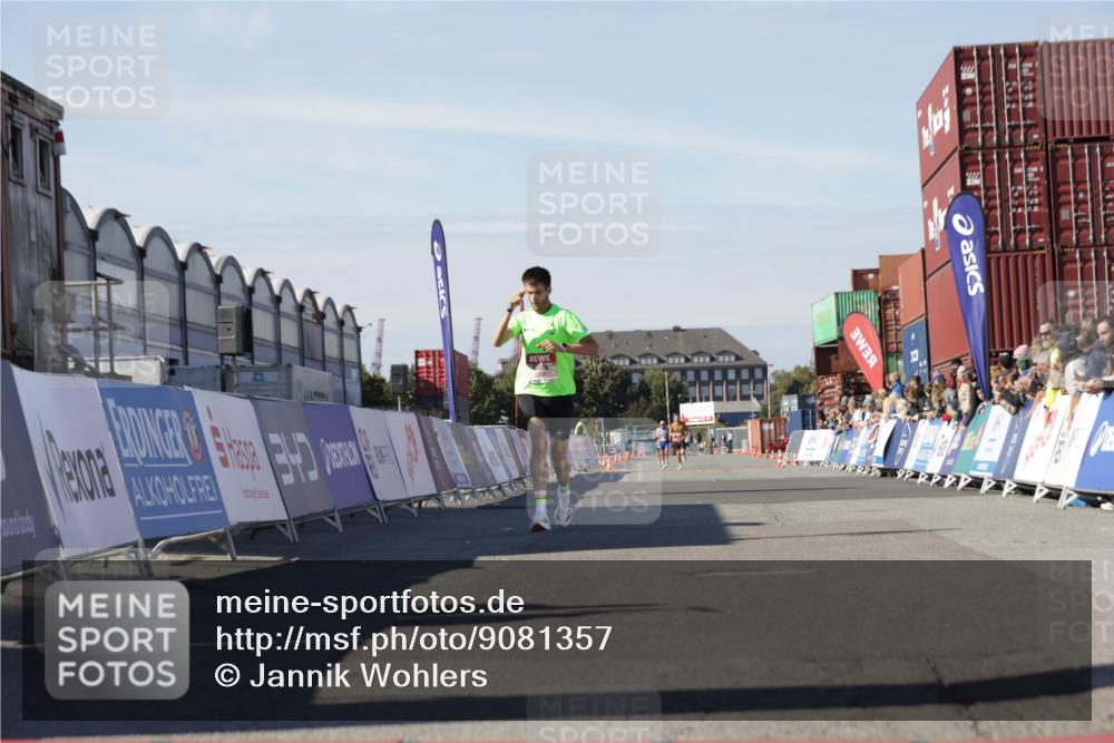 03.10.2025 - Köhlbrandbrückenlauf Jannik Wohlers http://msf.ph/oto/9081357 03.10.2025 12:50:37 Ziel 6248 meine-sportfotos.de
