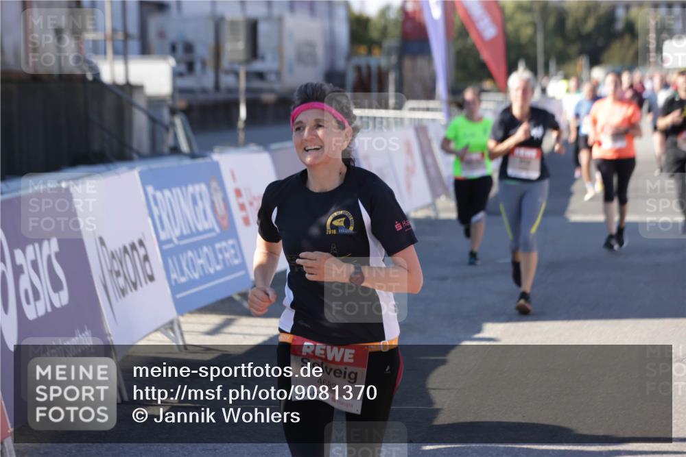 03.10.2025 - Köhlbrandbrückenlauf Jannik Wohlers http://msf.ph/oto/9081370 03.10.2025 13:18:02 Ziel 4333, 4366, 4620, 4682, 4950, 5129, 5209, 6153, 6326, 6435, 6633, 6634 meine-sportfotos.de