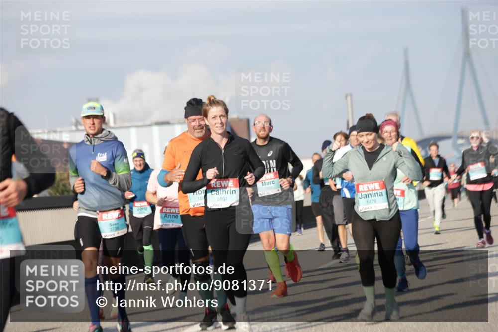 03.10.2025 - Köhlbrandbrückenlauf Jannik Wohlers http://msf.ph/oto/9081371 03.10.2025 10:02:19 Position 3 1282, 159, 2051, 1672, 3736, 1479 meine-sportfotos.de